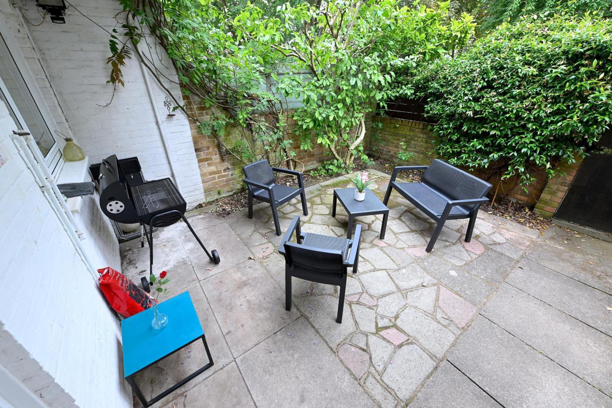 4 Bedroom Patio House Regent'S Park - Parking London Exteriör bild